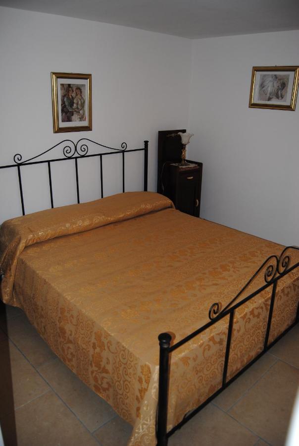 B & B Palazzo Maestro & Corte Maestro Rooms 加利波利 外观 照片