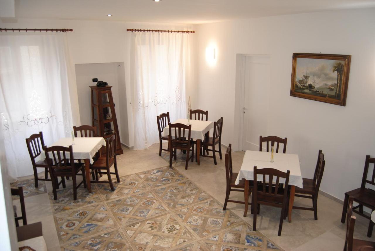 B & B Palazzo Maestro & Corte Maestro Rooms 加利波利 外观 照片