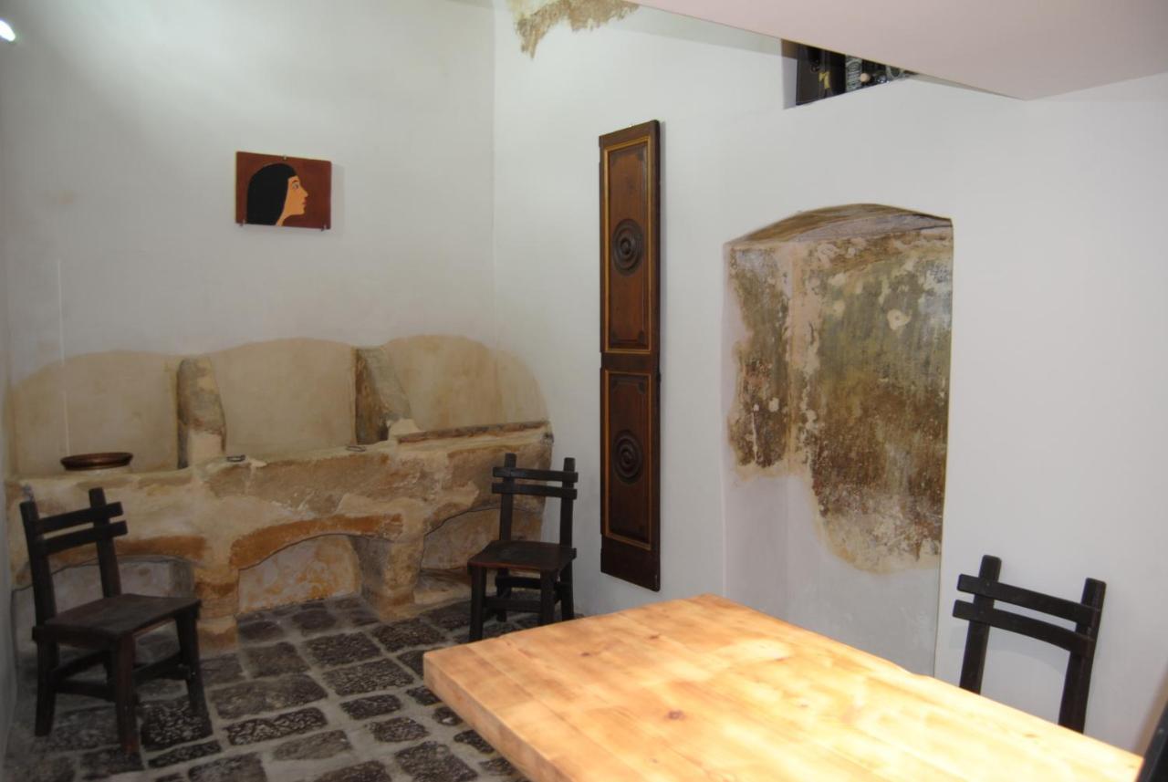 B & B Palazzo Maestro & Corte Maestro Rooms 加利波利 外观 照片
