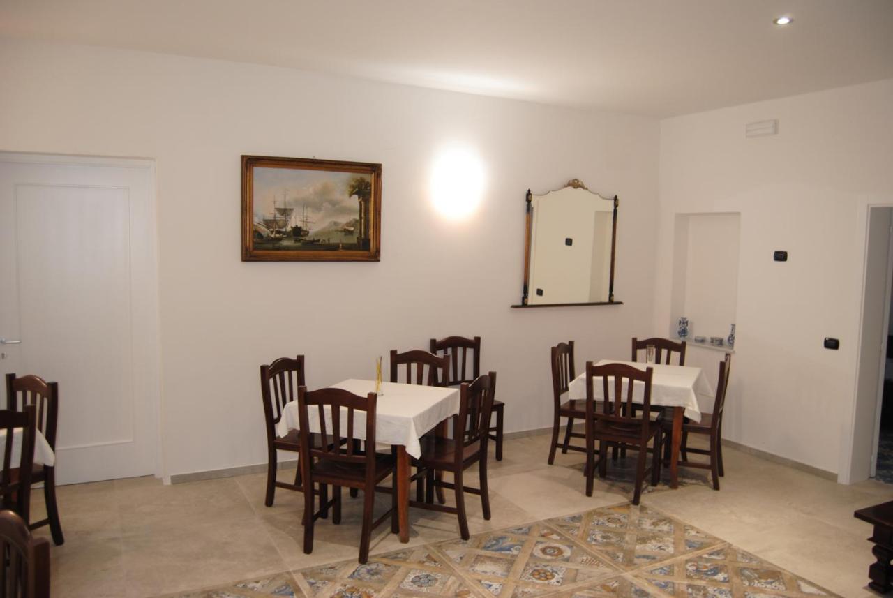 B & B Palazzo Maestro & Corte Maestro Rooms 加利波利 外观 照片
