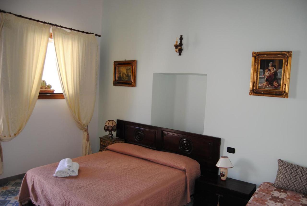 B & B Palazzo Maestro & Corte Maestro Rooms 加利波利 外观 照片