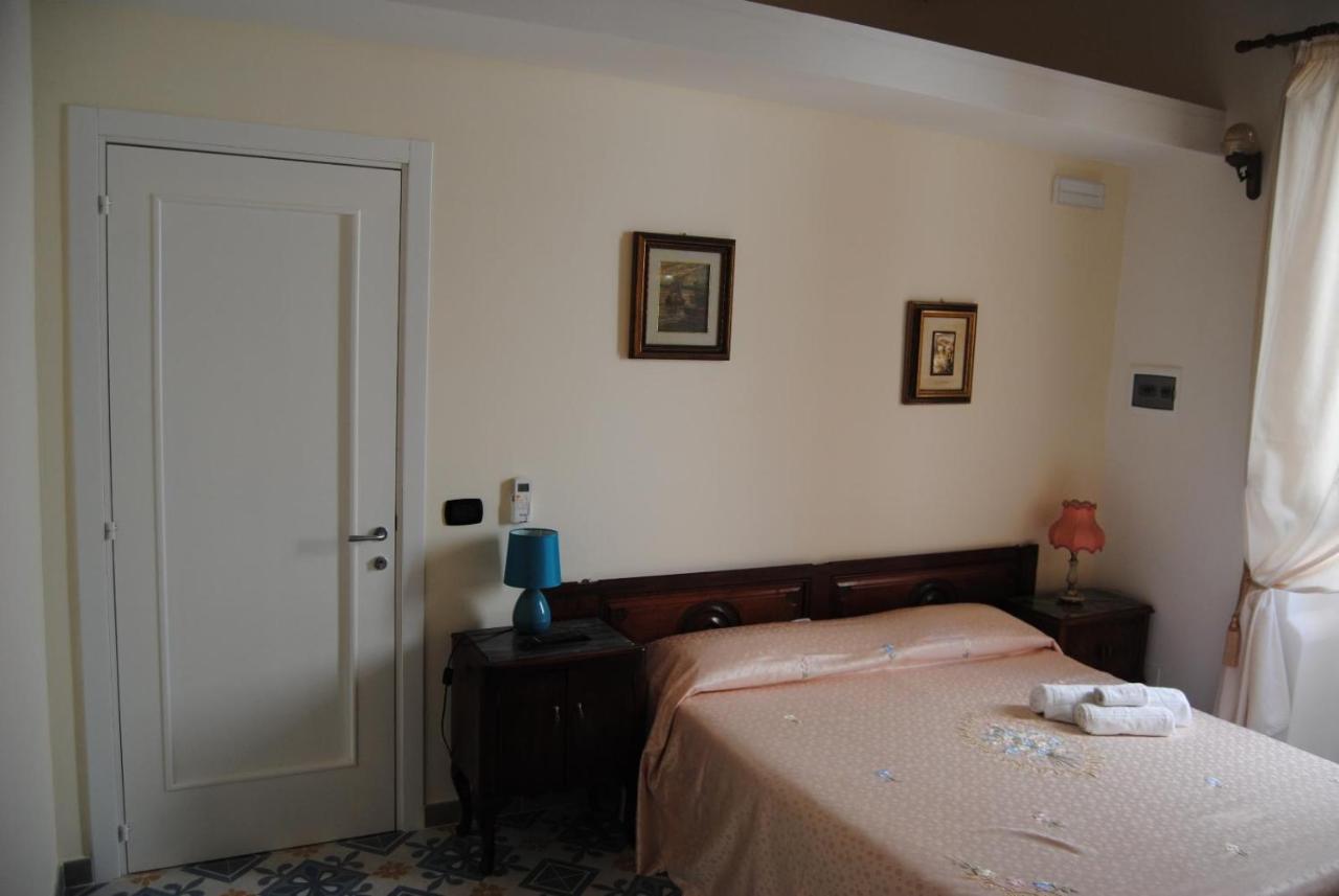B & B Palazzo Maestro & Corte Maestro Rooms 加利波利 外观 照片